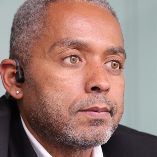 La démocratie se délite : et si la solution, c’était nous ?